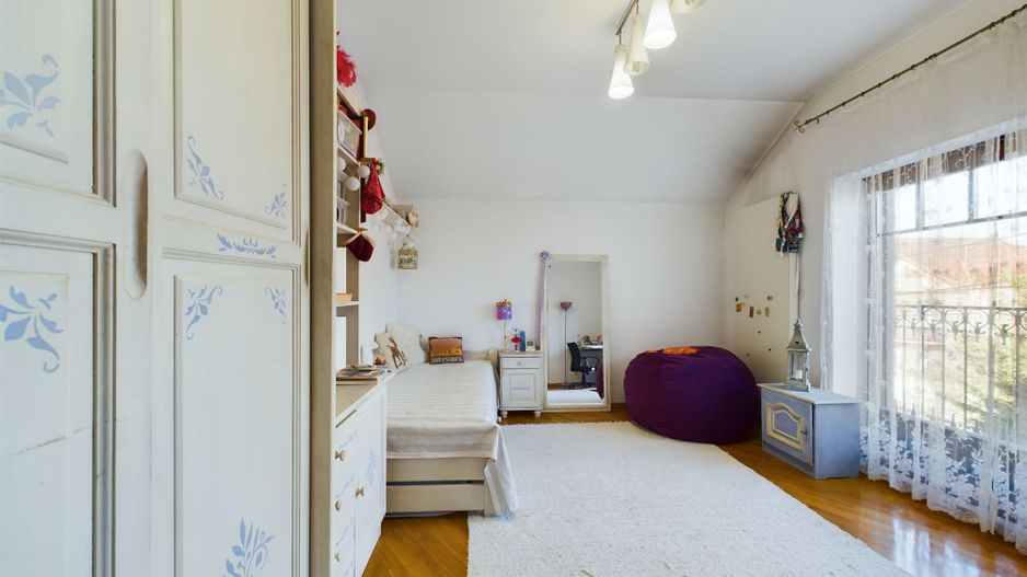 Vilă/casă cu 6 camere 400mp în Dumbrăvița - Poză 14