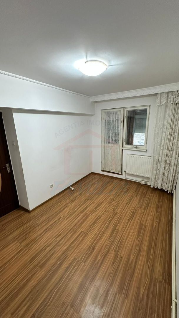 Vanzare Apartament cu 2 camere, zona Micro 13B, etaj 2, pret 63.000 E - Poză 1