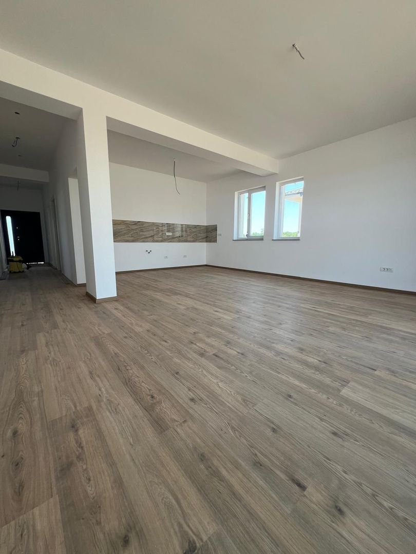 Casa parter Tunari 5 camere curte 500m2, UTILITATI, zona buna - Poză 4