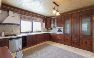 Casa deosebita cu teren de 900mp in cartierul Faget - Poză 9