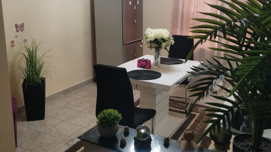 Apartament+spatiu comercial - Poză 3