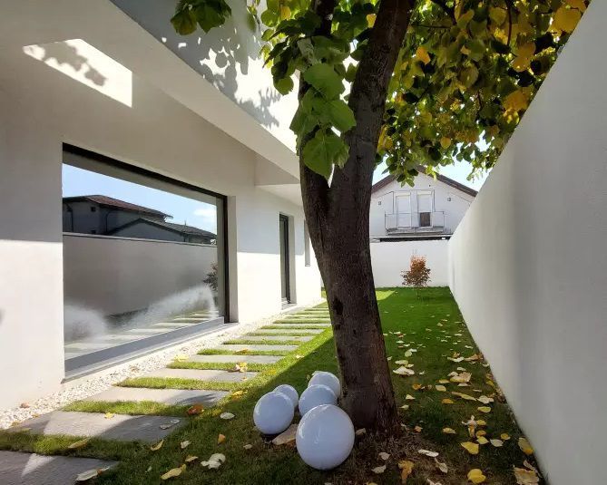 O casa simpla alba dar totusi sofisticata zona Pipera - Poză 6