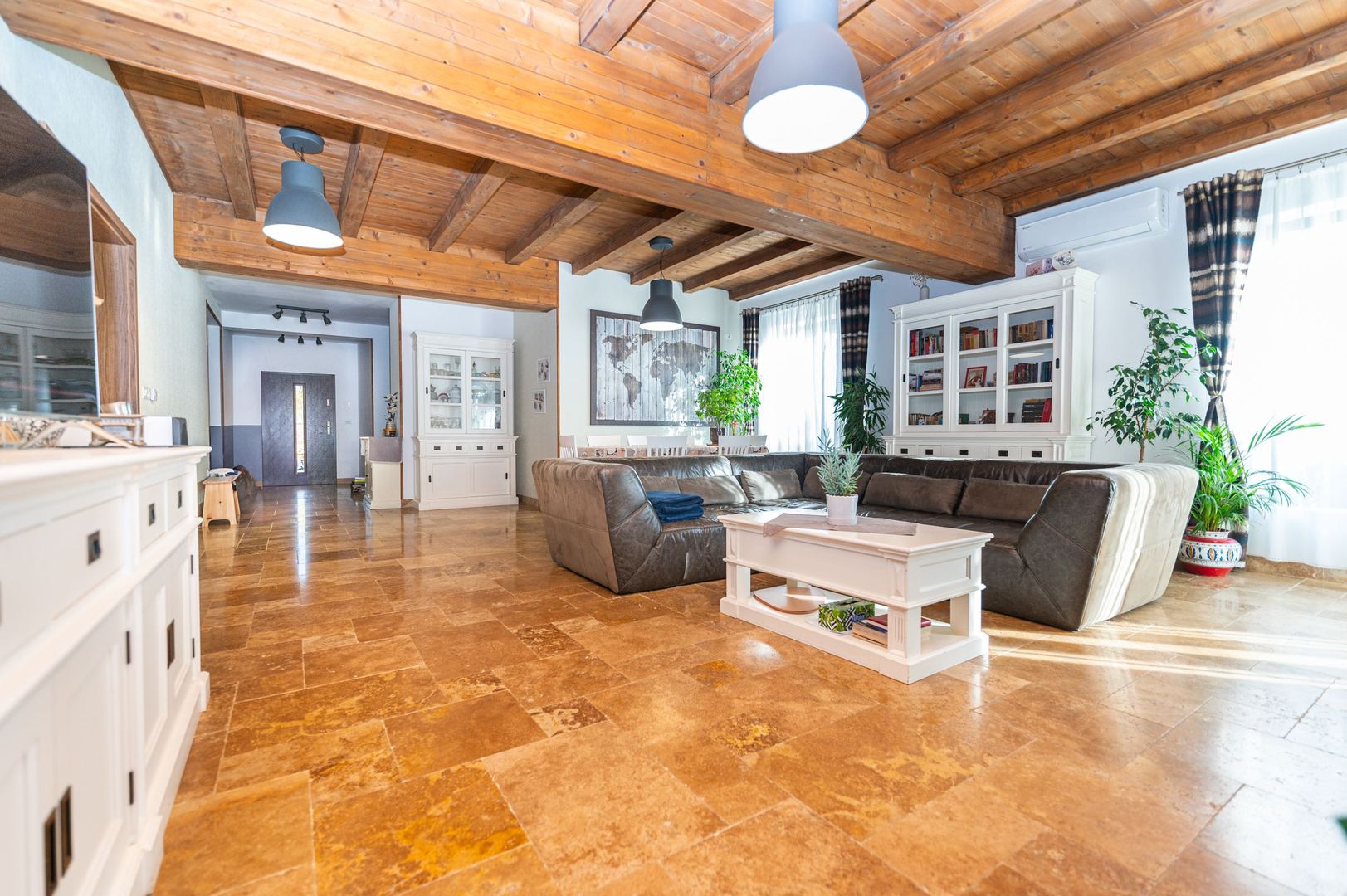 Vila premium cu teren generos! Confort și eficienta in Sanleani - Poză 3