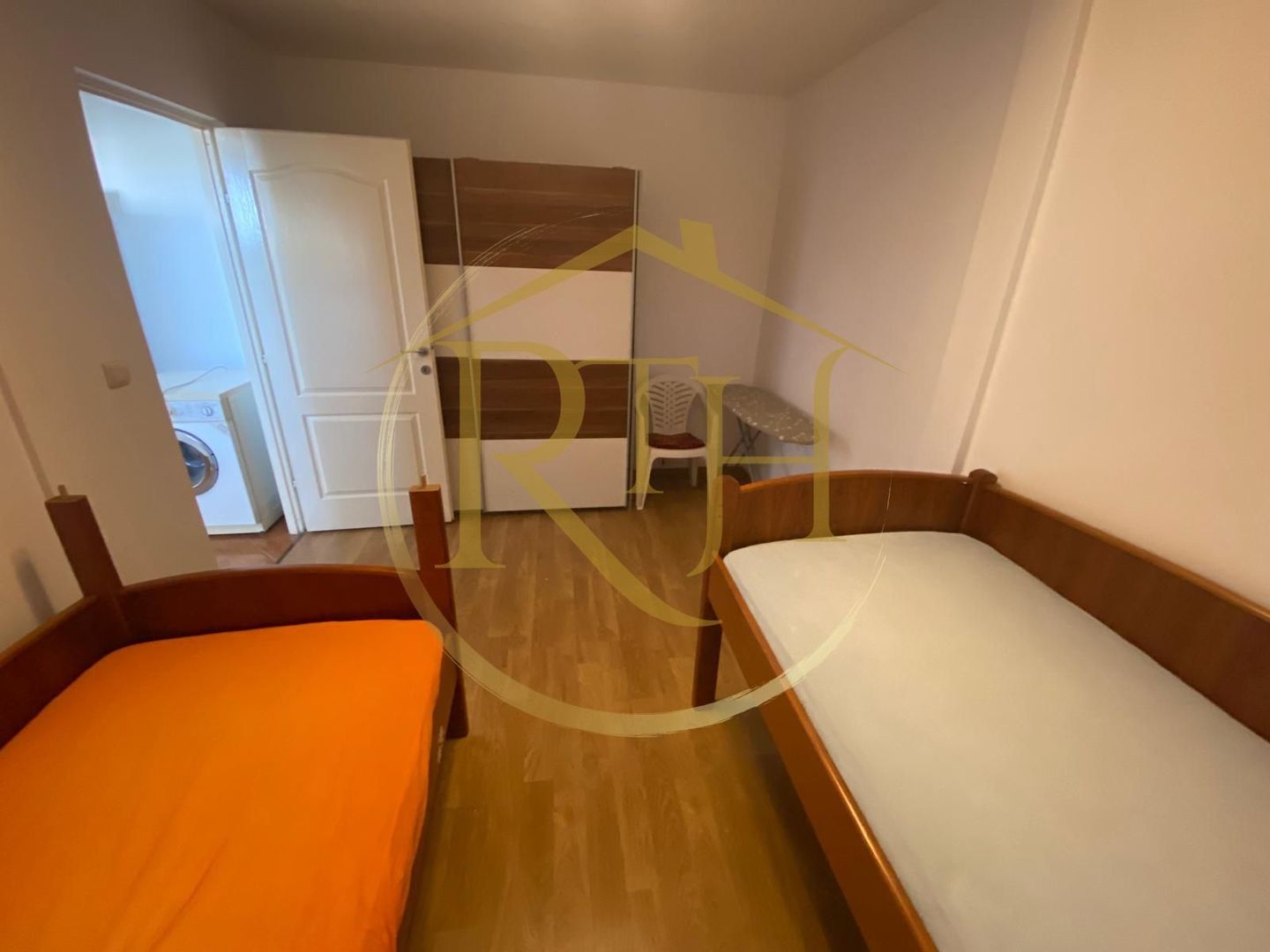 Oferim spre inchiriere ap cu 3 camere la mansarda in Girocului - Poză 4