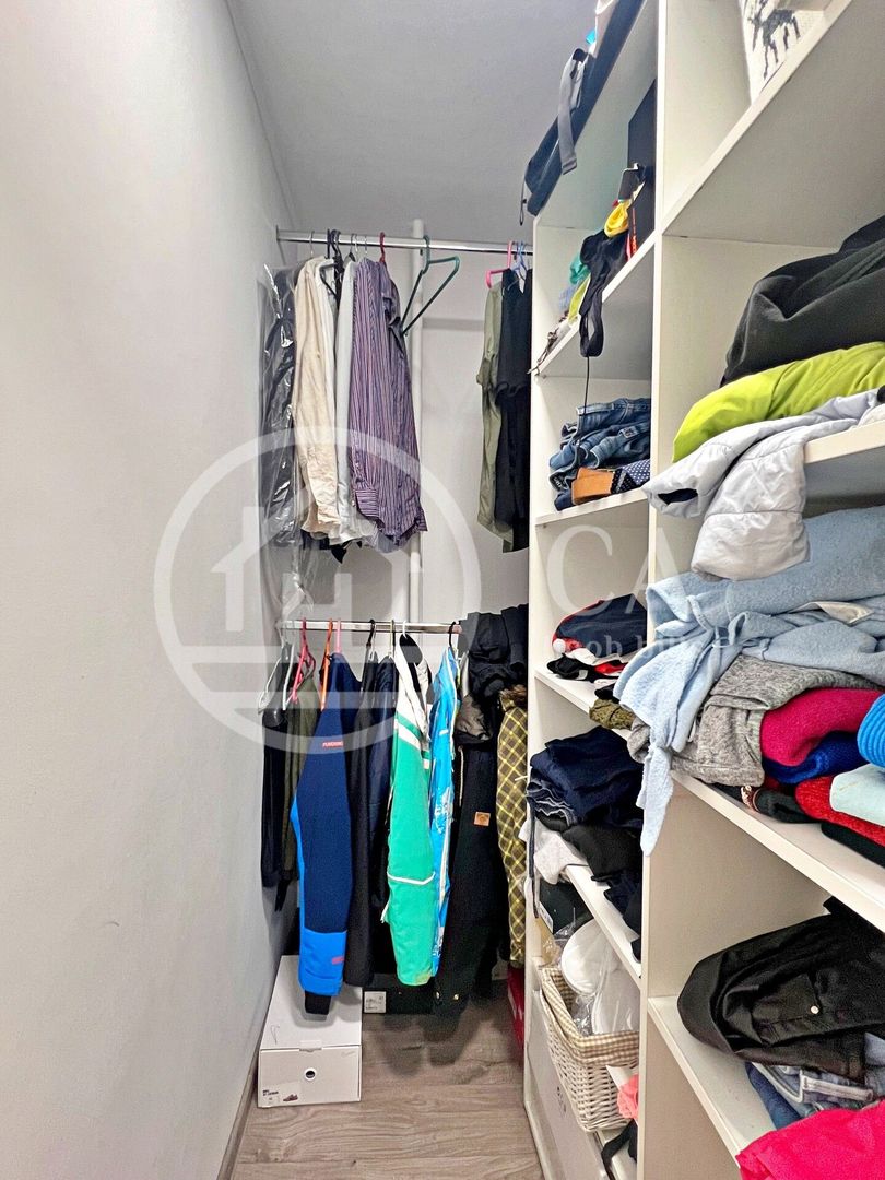 Apartament de vânzare cu 3 camere in zona Rogerius, Oradea - Poză 3