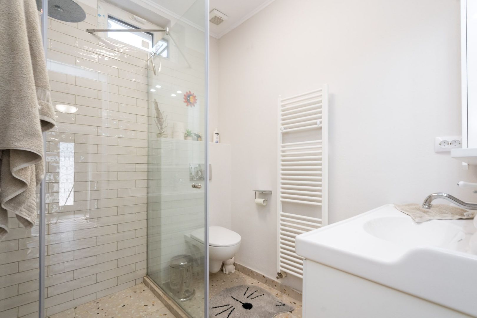 VILA REPREZENTATIVA ICOANEI - Poză 22