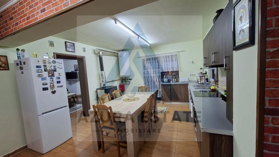 Casa 6 camere 2 bai curte 306 mp utili si parcare privata in Selimbar - Poză 1