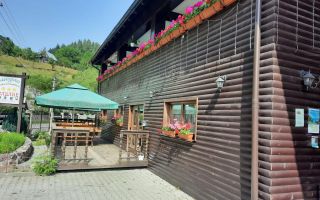 Pensiune in Muntii Apuseni 10 camere 1007 mp teren - Poză 5