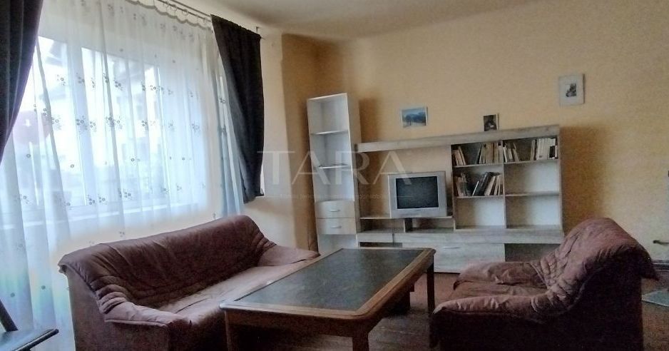 Casă cu grădină, viță de vie și pomi – Gruia, aproape de centru - Poză 1