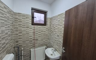 Spatiu de birouri generos - Poză 11