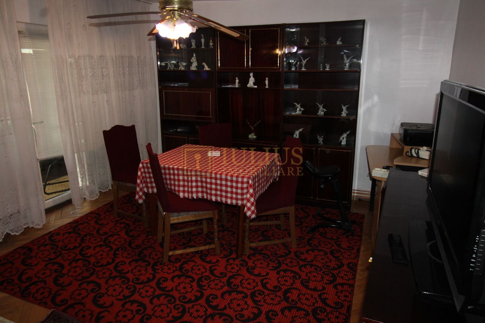 3 camere, situat in Complexul Studentesc, centrala proprie, familie, studenti - Poză 1