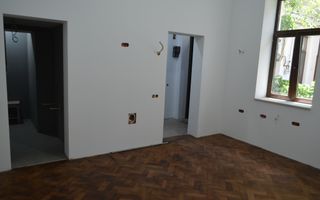 Apartament renovat in zona centrala - Poză 10