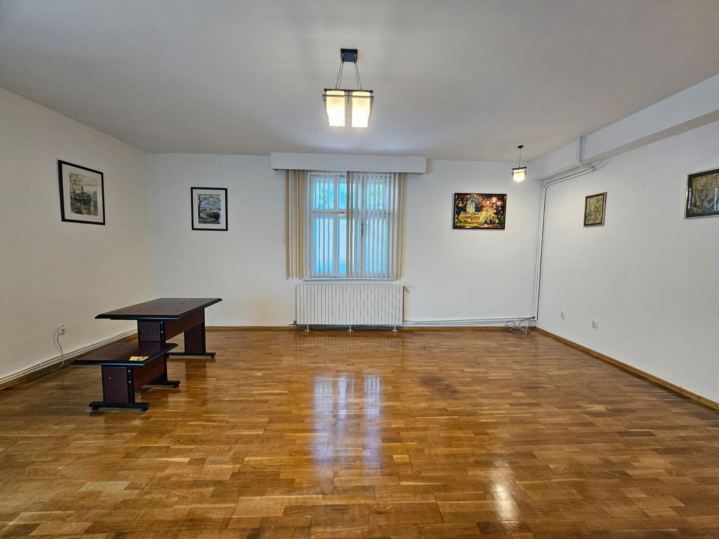 Casa eleganta cu tavane inalte si gradina superba - Poză 3