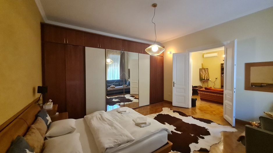 Vila deosebitǎ în zona centrala - Poză 3