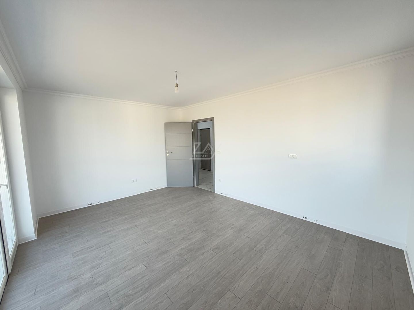 3 camere. Decomandat. Loc de parcare. - Poză 2