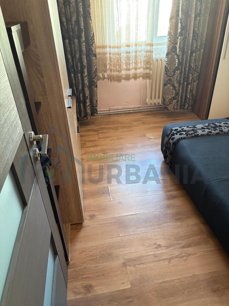 Camera libera in apartament cu 4 camere - Poză 3