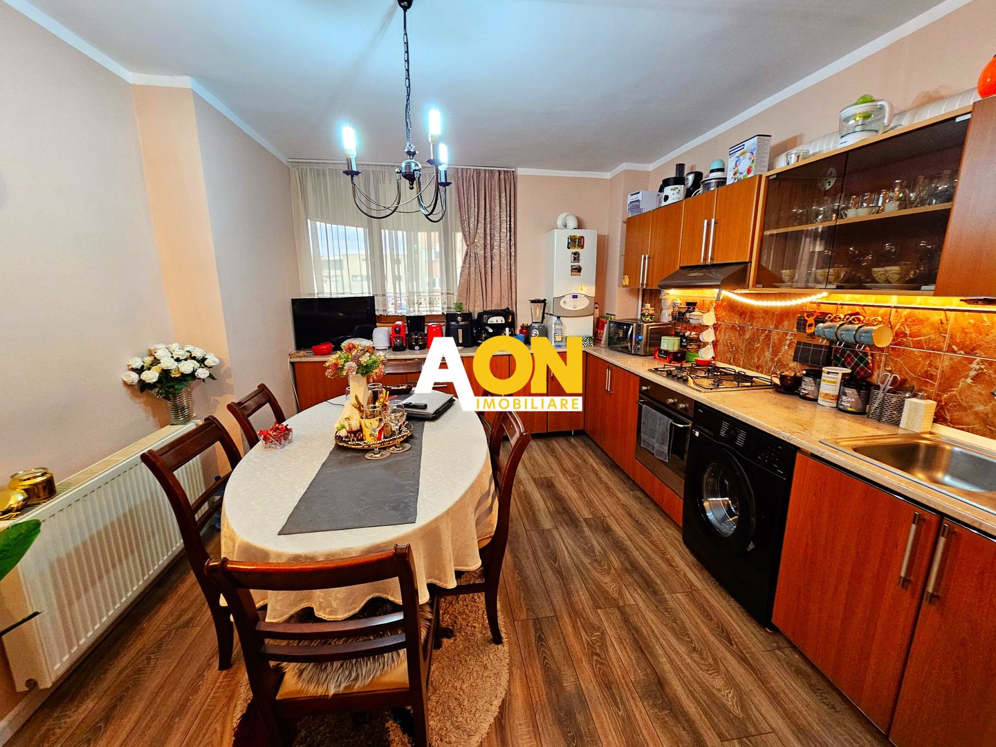 Apartament 4 camere, 87 mp utili, mobilat, utilat, et. 1, ultracentral - Poză 2