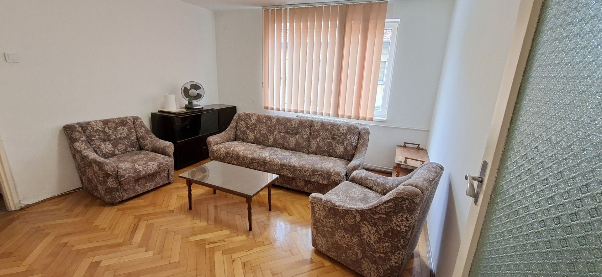 Apartament cu 3 camere - Centru - Poză 1