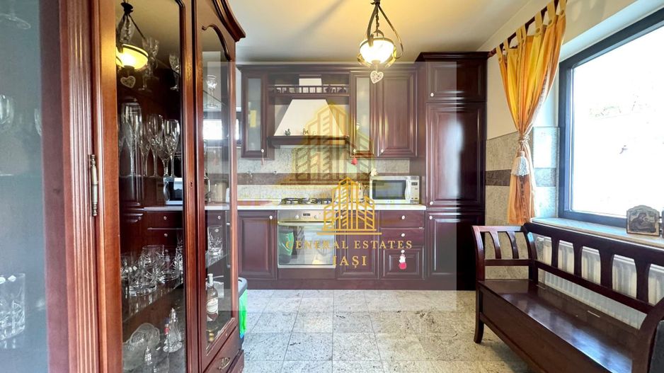 Vânzare Casă în Bucium cu Priveliște Panoramică - Poză 8