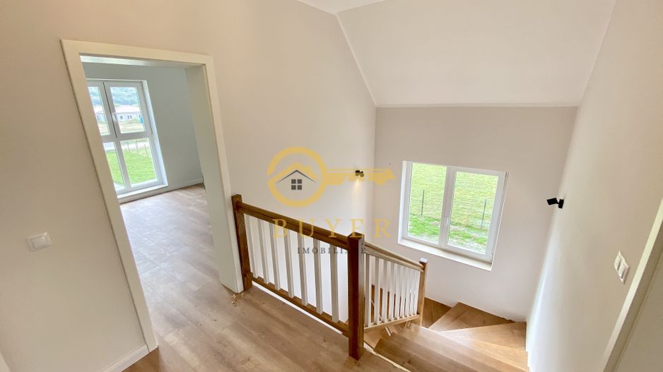 Casa intabulata, finisata LA CHEIE- Talmaciu, zona cu peisaj superb - Poză 13