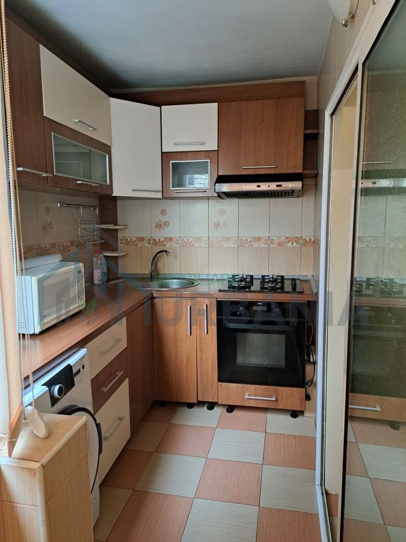 Apartament 3 camere de inchiriat, zona Mircea cel Batran, etaj 1 din 4 - Poză 3