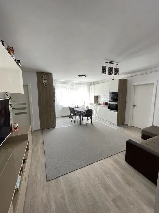 Apartament cu 3 camere de vanzare in Floresti - Poză 1