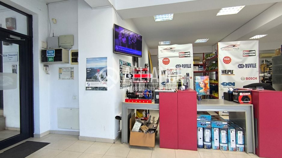 CENTRU ATELIERELOR - Spatiu comercial cu suprafata vitrata mare ! - Poză 13