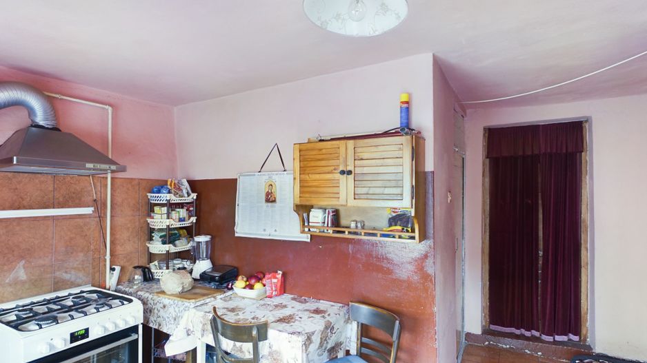 Casă cu 4 camere în Bujac. - Poză 8