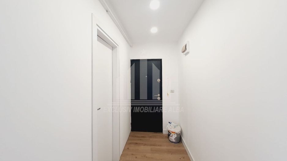 Apartament cu 3 camere renovat, Cetate - Poză 3