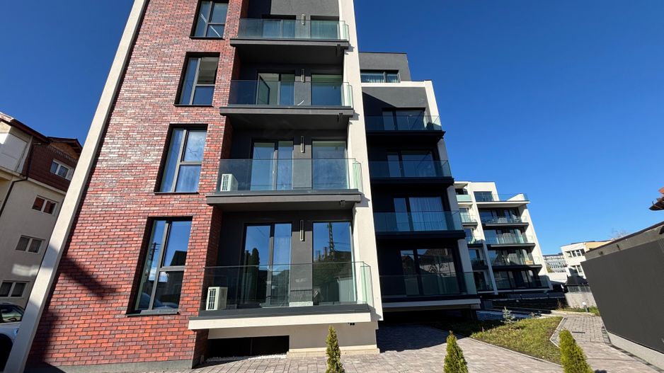 Apartament PREMIUM 3 camere cu GARAJ si boxa - zona Centrala - Poză 3