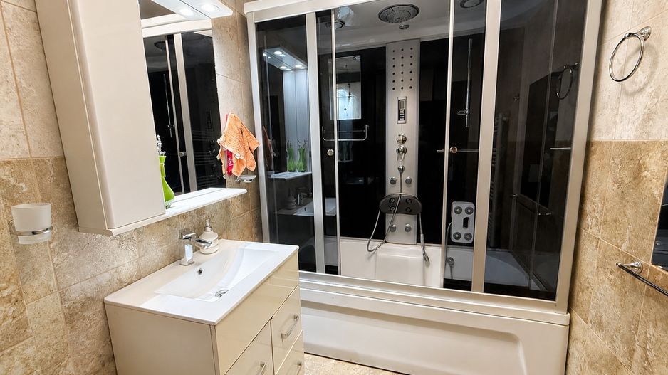 Apartament 2 camere cu 2 balcoane si parcare subterana, Str. Eroilor - Poză 8