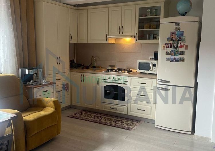 Inchiriez Apartament 3 camere, decomandat+gradinuta si loc parcare - Poză 4