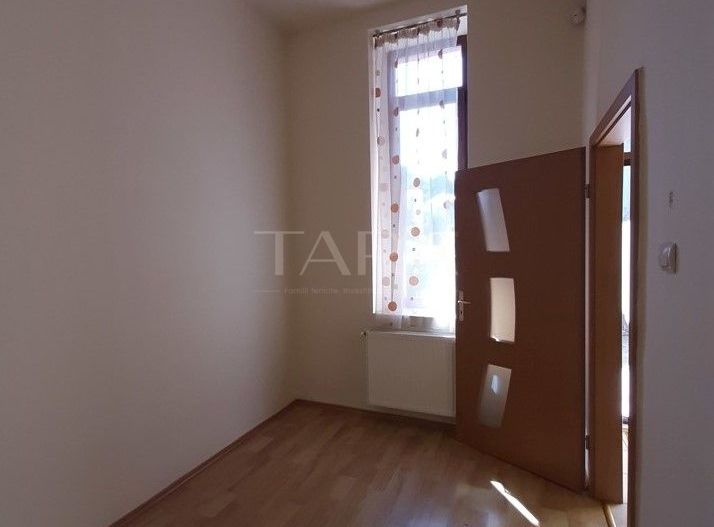 De vanzare apartament cu 3 camere in zona Centrala - Poză 5