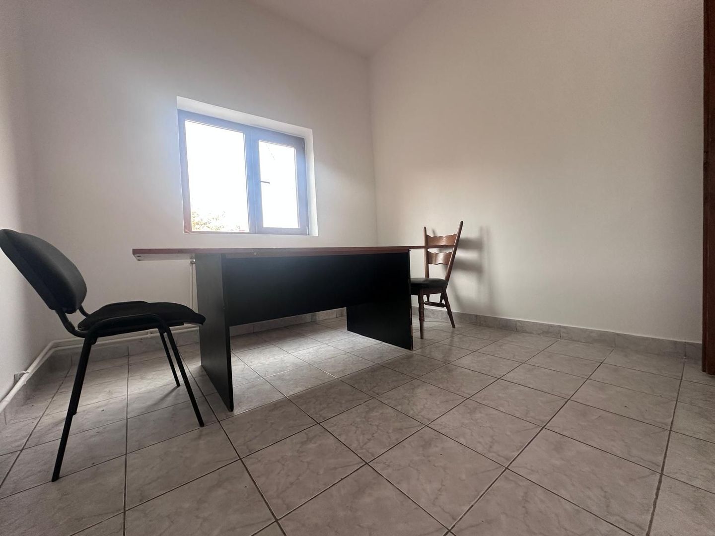 Birouri de închiriat – zonă Halta Teiș - Targoviste - Poză 4