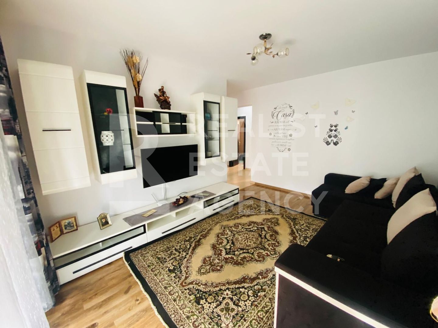 Vânzare, apartament cu 3 camere în zona Militari Residence - Poză 1