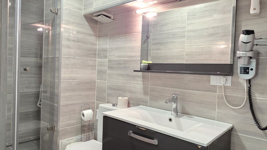 APARTAMENT DEOSEBIT – 1 CAMERĂ, ULTRACENTRAL – BLOC COREVAS VASLUI; - Poză 10