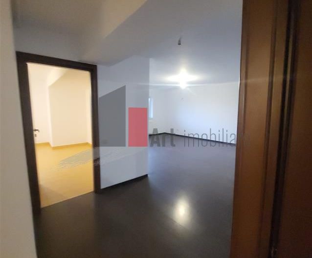 Apartament 3 camere Vitan metrou Mihai Bravu - Poză 19