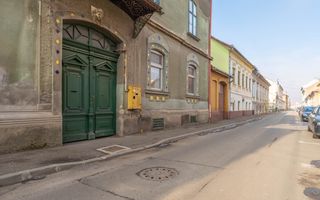 Apartament central, spațios, ideal pentru familie numeroasă. - Poză 1