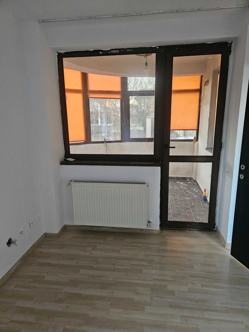 Apartament 3 camere Ghencea, curte cu foișor, parter - Poză 5