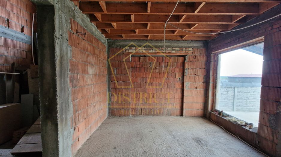 Casa individuala impartita in 2 apartamente | Ianova - Poză 10