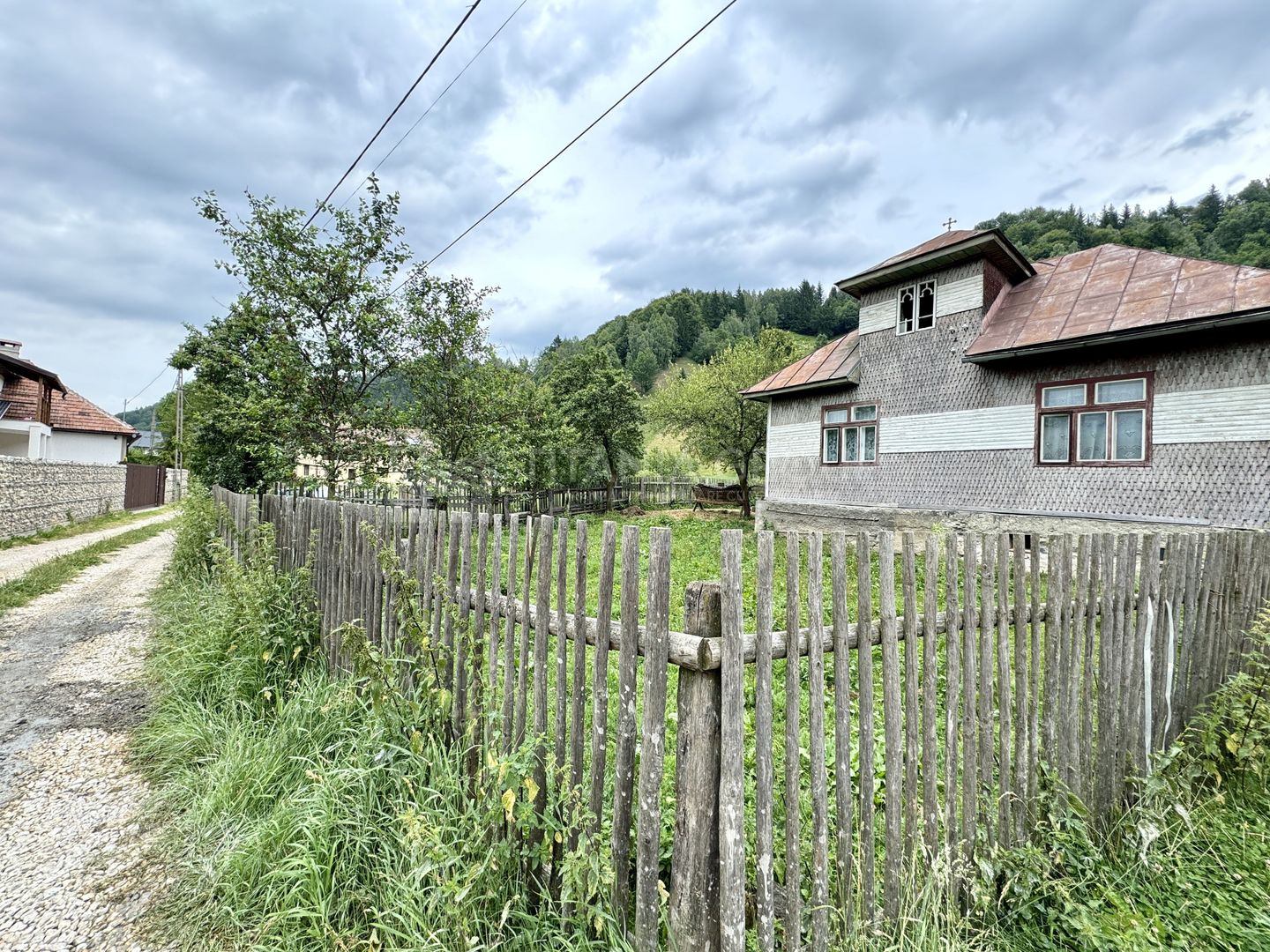 Teren generos 5879mp, imprejmuit, Moeciu de jos - Poză 3