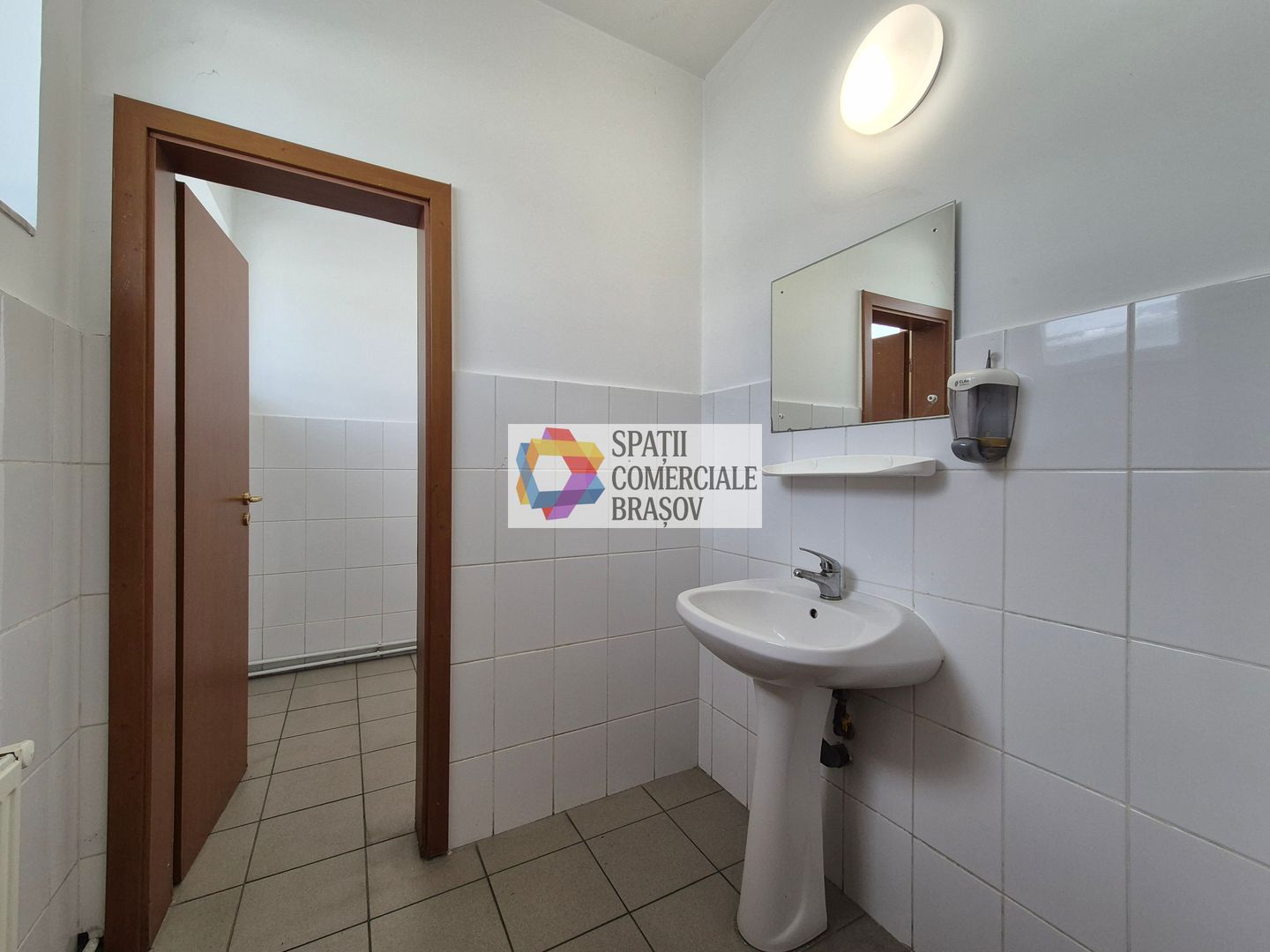 Shoroom cu depozitare Brașov 244 mp - Poză 5