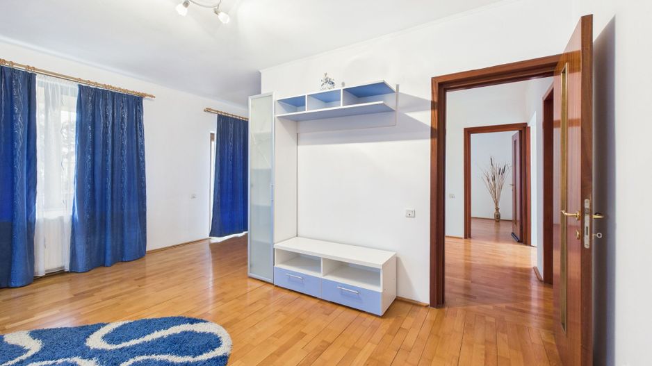 Casă spațioasă în Popești-Leordeni - Poză 15