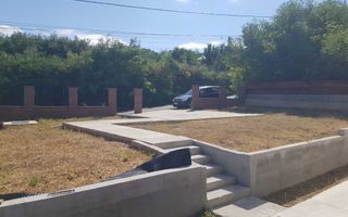 Casă de vânzare în Tomesti, cu utilități și parcare la asfalt - Poză 3