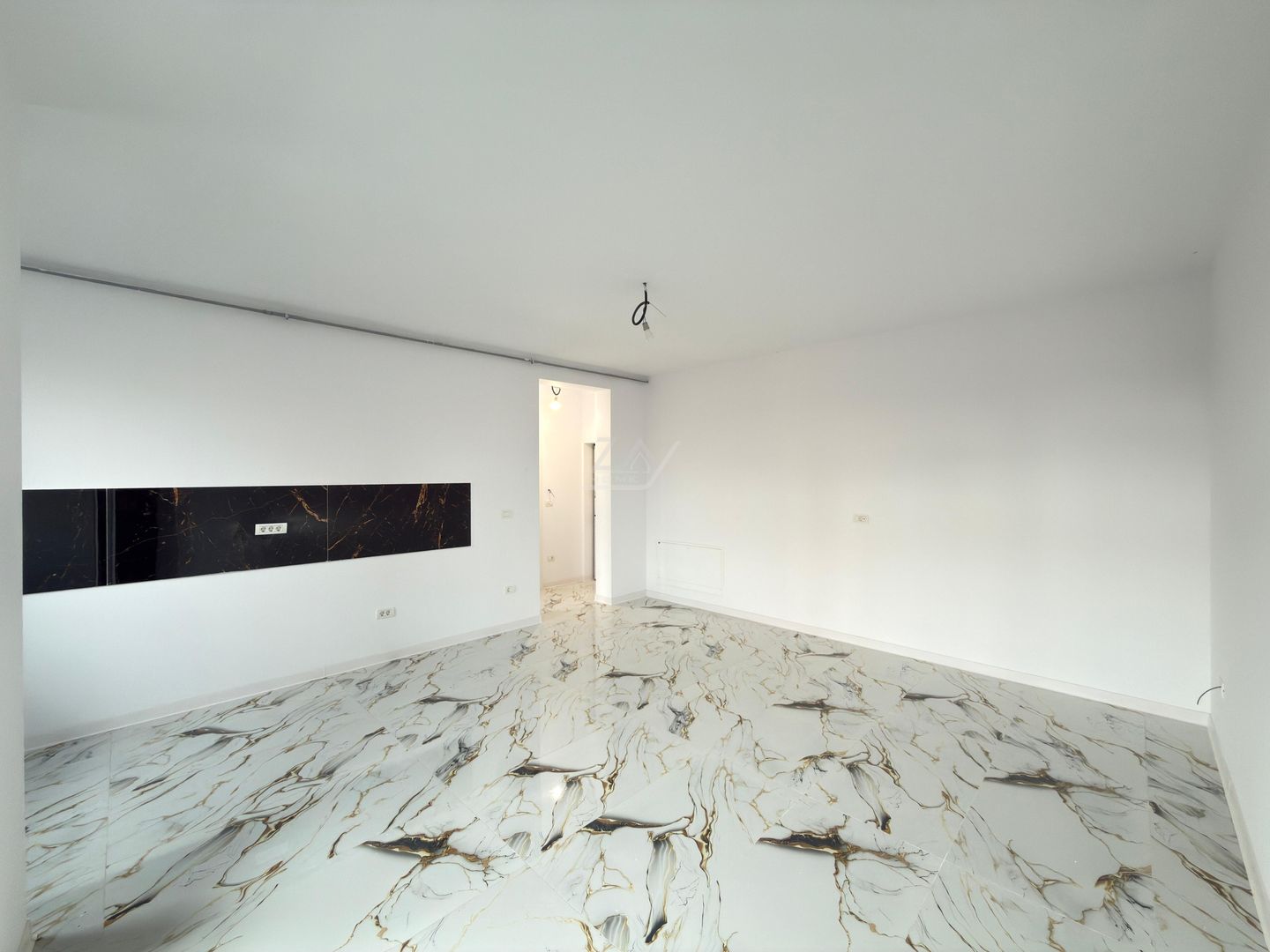 Bloc la asfalt. Etaj 1. Loc de parcare. - Poză 3