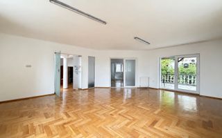 Vila spatioasa cu 15 camere de inchiriat in zona Andrei Muresanu - Poză 7