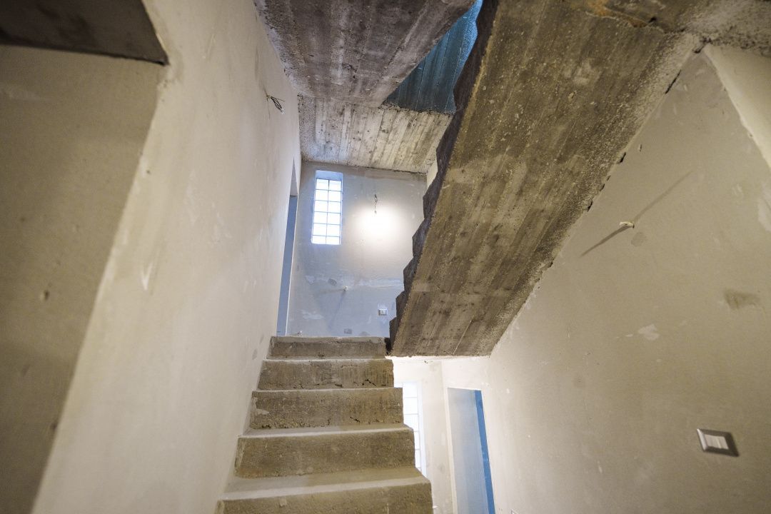 Casa la gri - Romanesti - Poză 10