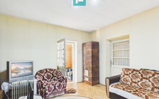 Casa în Cuvin la poalele dealului - Poză 8