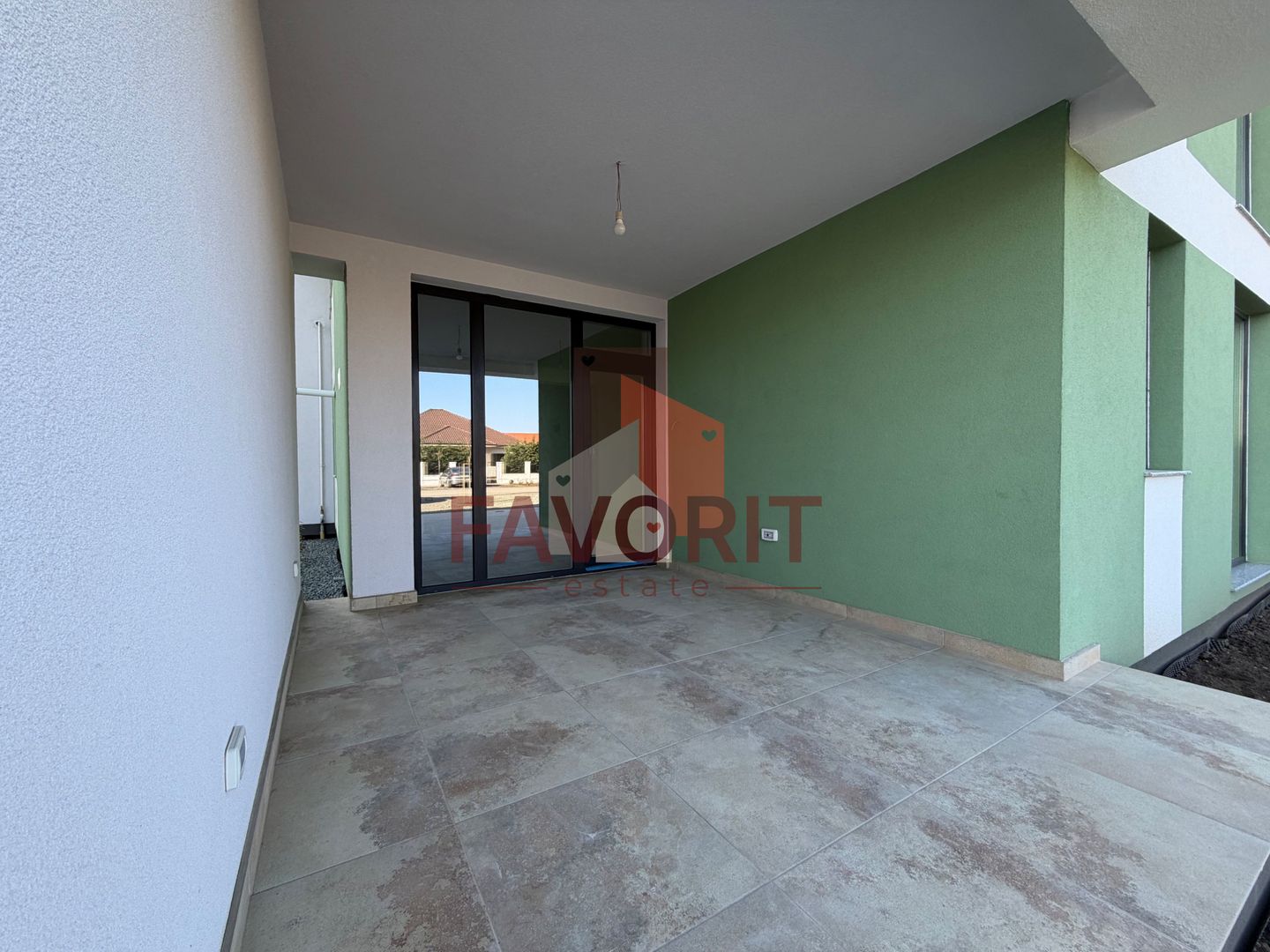 Cu gradina proprie 71mp. . Zona Cora . Finisat la cheie - Poză 9