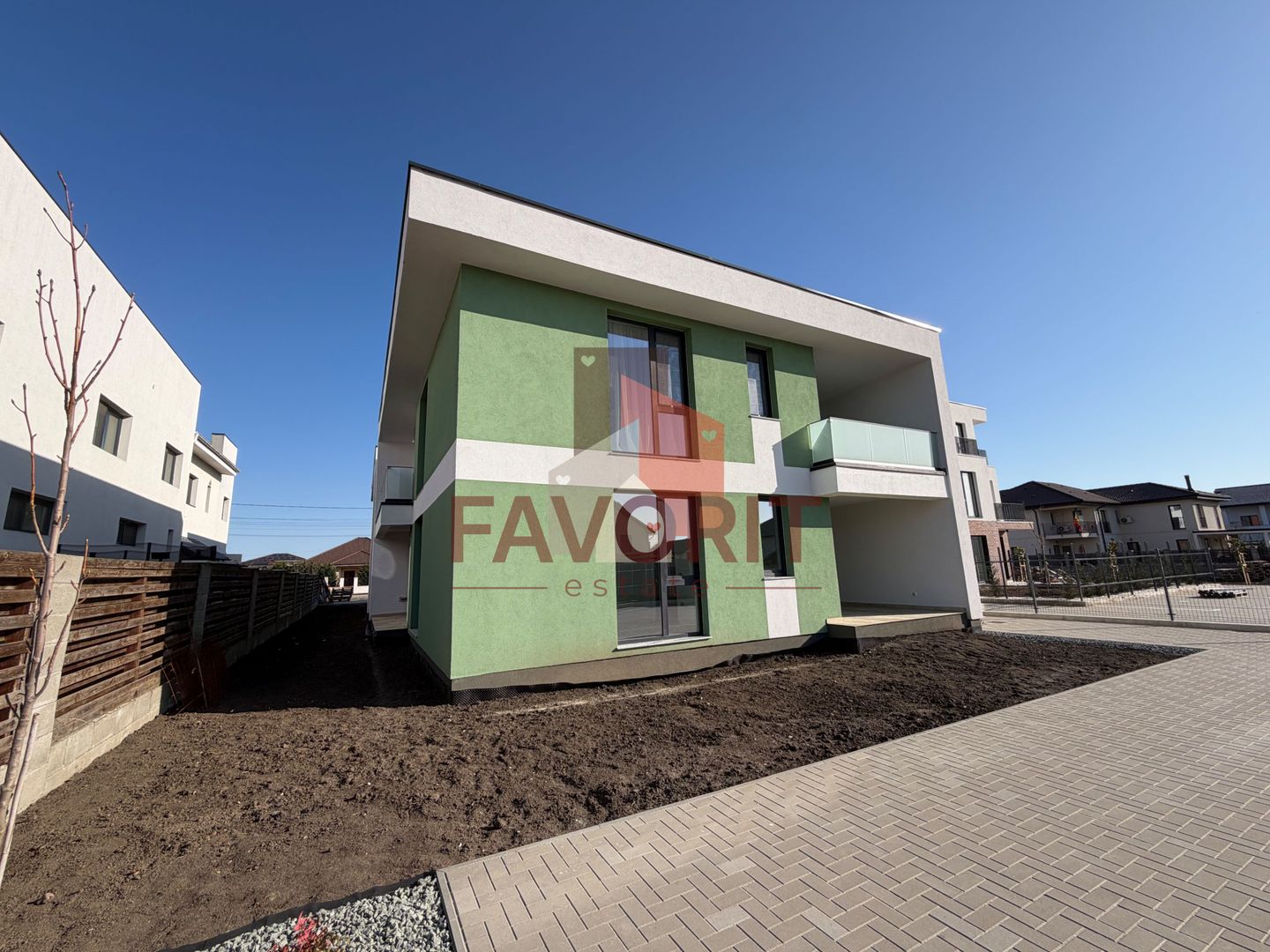 Cu gradina proprie. Zona Cora . Finisat la cheie - Poză 10